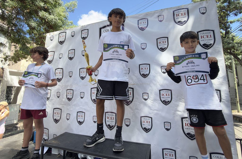 Caballeros 3 km Manuel Herrera 3o puesto - Santiago Torre 1o puesto - Luca Torre 2o puesto