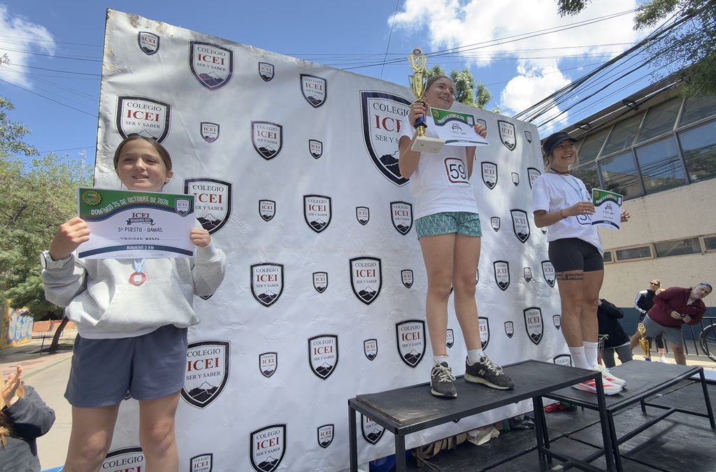 Damas 3 km Trinidad Eiras 3o puesto  - Jazmín Ortiz Maldonado 1o puesto - Mariam Stevens 2o puesto
