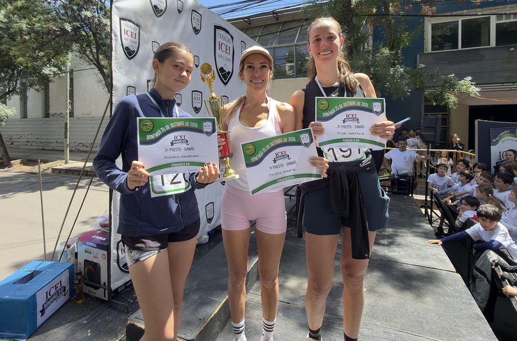 Damas 6 km Rosario Arnoriaga 3o puesto - Julieta Spitz 1o puesto - Pilar Abihaggle 2o puesto